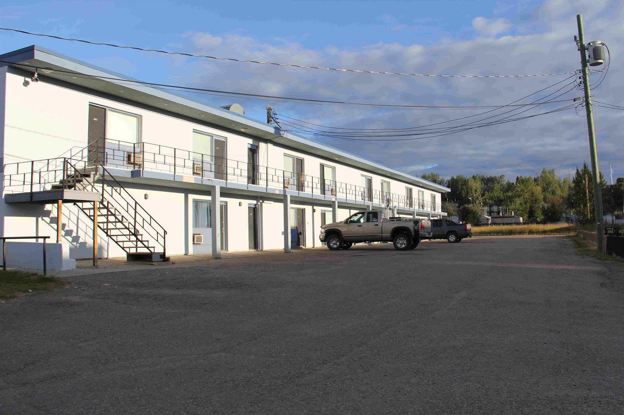 Fort Nelson Hotel Exterior photo